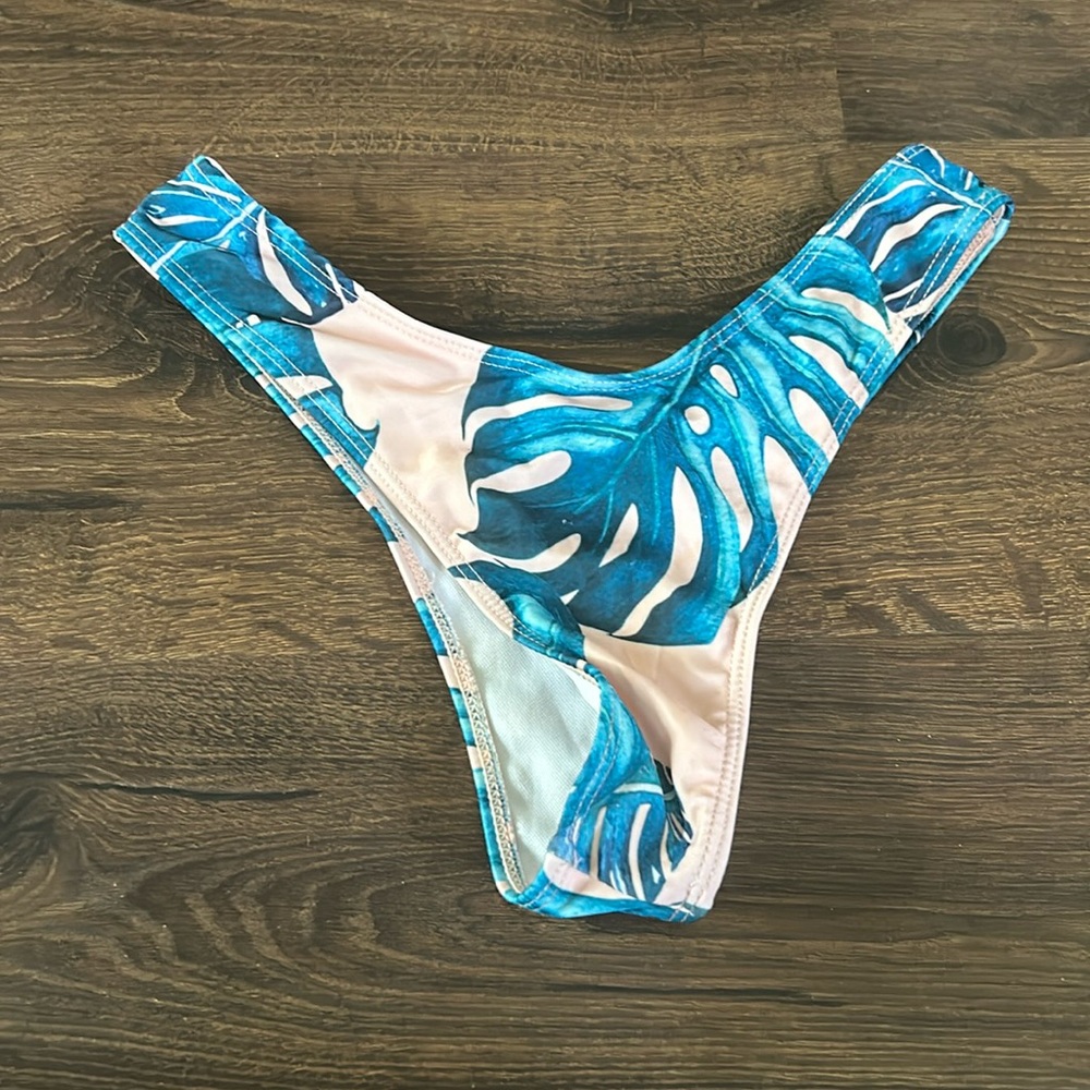 cheeky bikini bottoms